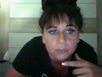 Je suis petite brune  avec des formes aux yeux bleues, je suis attirante, pulpeuse et sexy. N’hésitez pas à prendre rendez-vous avec moi par message si je suis en hors ligne je me ferai un plaisir de vous répondre et de passer un moment coquin en privé ou en vip