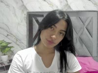 Soy una chica timida e inexperta, me gusta escuchar y aprender cosas nuevas, suelo abrirme mucho cuando cojo confianza, ven a conocerme.