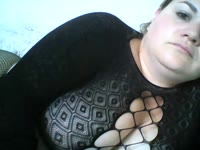 Hi Lovers,LadyJ hier, hou je er van om mij te zien genieten?Hou je van lekkere rondingen?Tattoos die me ietsje stoerder maken, maar ben een lief speels meisje!Ik heb zeker en vast grote D-Cup waarbij ik je ogen zeker kan strelen...Mijn billen zijn zeker ook lekker om te zien en van de juiste vormen!Voor Camsessies heb ik natuurlijk verschillende speeltjes, sexylingerie, verschillende pakjes,...Heb je een voorstel of verzoekje? Laat het me zeker weten!Hopelijk ziet deze jonge speelse dame jou heel snel!Hete X-jes LadyJ