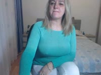I am a hot and sensual mature lady always in the mood to get naughty with you on cam
