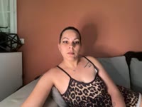 Minette du sud une (sexy infirmière) est là pour vous divertir , timide mais coquine