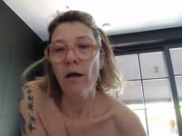im a sexy red hear girl,i like to show myself in front of the cam,u want to fined out more of come see 4 ur self xxxx