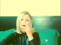 im an opened mind  woman, i like to try  new things, im creative, i like having a good moment, i like being  pleased