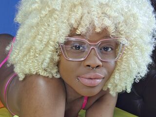 latex cam girl AkeliaHampson