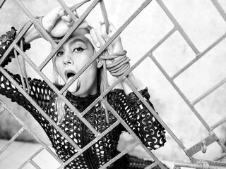 webcamgirl bdsm live show FiorellaWhite