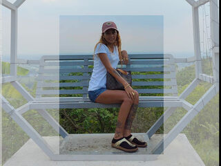 camslut masturbating Akhisha