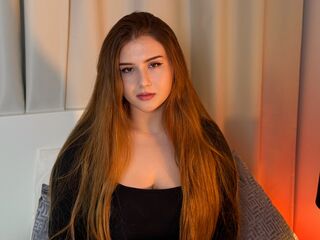 camgirl showing tits Aliesie