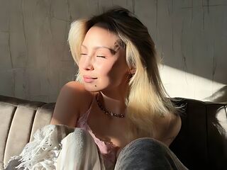topless webcamgirl AmberGrin
