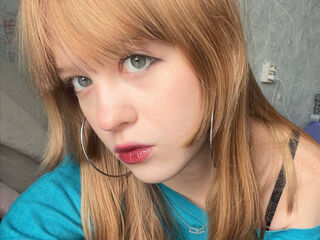camslut topless AmberLune