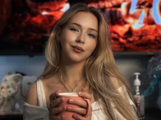 naughty camgirl fingering shaved pussy AraCapell