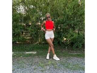 cam girl masturbating with dildo BellzRosee