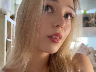 fingering camslut BernieceFrisch