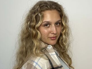 naughty camgirl masturbating with vibrator BobbieLampros