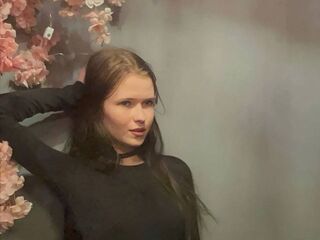 camwhore shaving pussy CharisseChappel