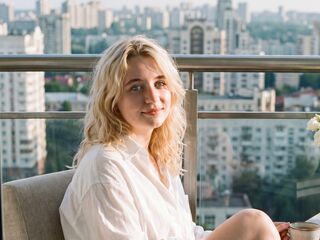 cam girl masturbating with vibrator CindieColt