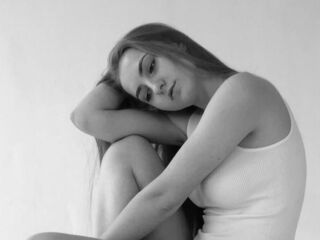 camgirl fingering pussy CwenGammell