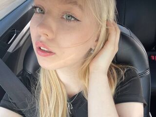 camwhore fingering pussy DaisyMonro