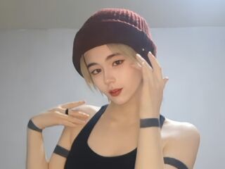 camgirl playing with sex toy DanaMoretti