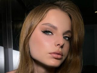 camslut topless DoraWilliams