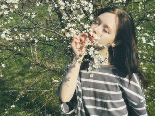 girl camsex EdwinaHence