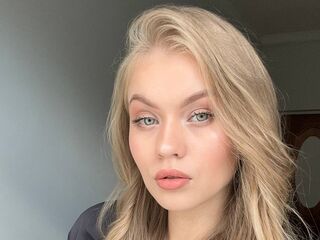 hot strip tease show ElaraBrooks