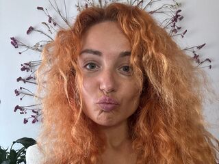 nude webcamgirl Emelyi