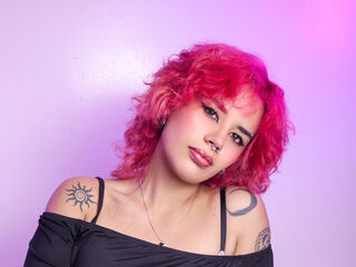 camslut masturbating EverlinHale