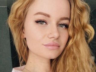 naughty camgirl masturbating with dildo FaridaDos