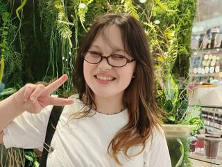 camgirl masturbating with sex toy FayLawley