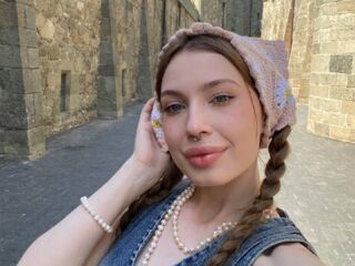 hot cam girl fingering shaved pussy GlindaSankar