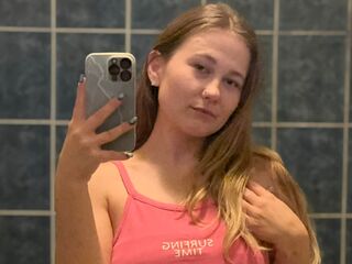 camwhore masturbating with dildo GlossyMonica