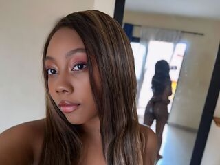 naked girl with webcam masturbating with vibrator IsaBonita