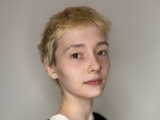 naughty cam girl JenelleBarette