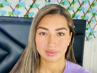 shaved pussy cam KaatheAdams