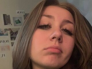 nude webcamgirl KatiesPiers