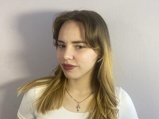 girl topless KeiraBau