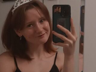 live webcam performer KellyAllison