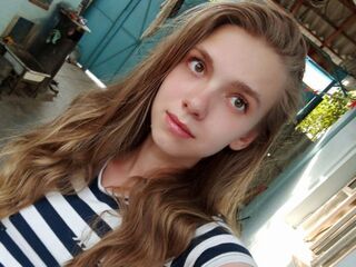 camgirl masturbating with sex toy KeniaBurklow