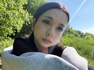 camwhore fingering pussy LouiseUsie