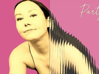 naked girl with webcam masturbating with sextoy LucyLevatto