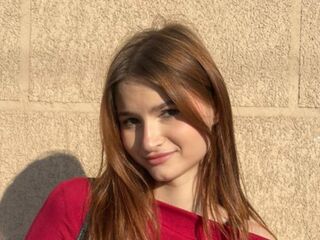 beautiful girlcam MadelynWealer