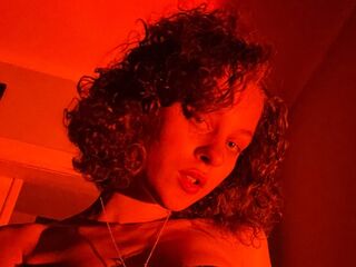 naughty camgirl fingering pussy MaggieBrovn