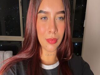 cam girl playing with vibrator MaidyIsaza