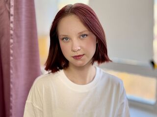 topless girl MaisieMundhenk