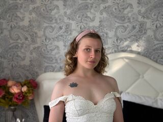 cam girl playing with vibrator MaryCharm