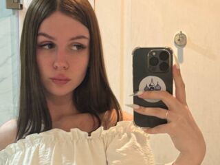 fingering girl cam MiaRioti