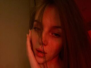 topless webcamgirl MillieBurnworth