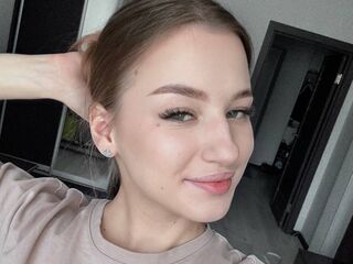 camslut masturbating MonaVilonny