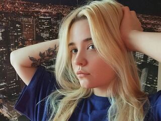 naked camgirl gallery MonnieMoniz