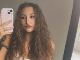 cam girl fingering pussy NicholMikrot